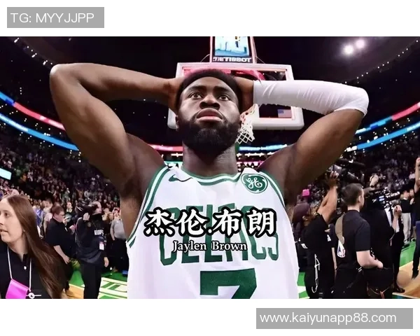 杰伦布朗称赞安芬尼西蒙斯全心投入球队毫无怨言展现职业精神