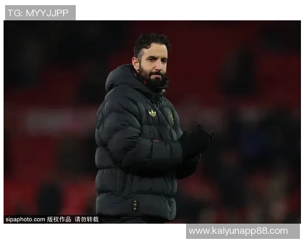 解雇主帅只是表象曼联球迷深知球队问题根源复杂多样 解雇主帅只是表象曼联球迷深知球队问题根源复杂多样