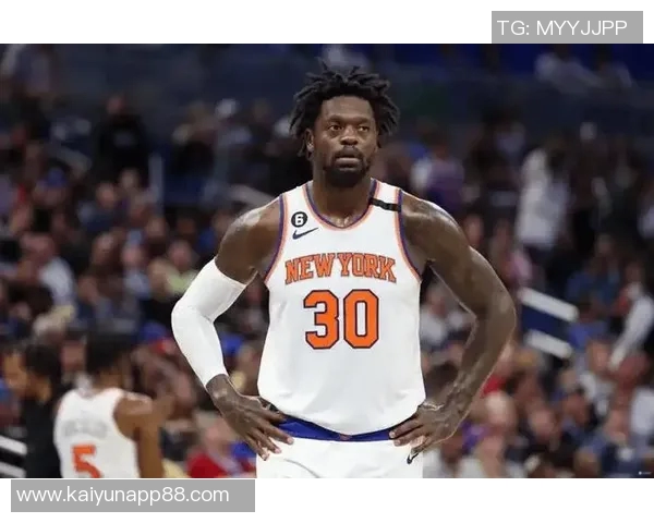 兰德尔全场狂砍32分10篮板6助攻带领球队大胜对手展现统治力