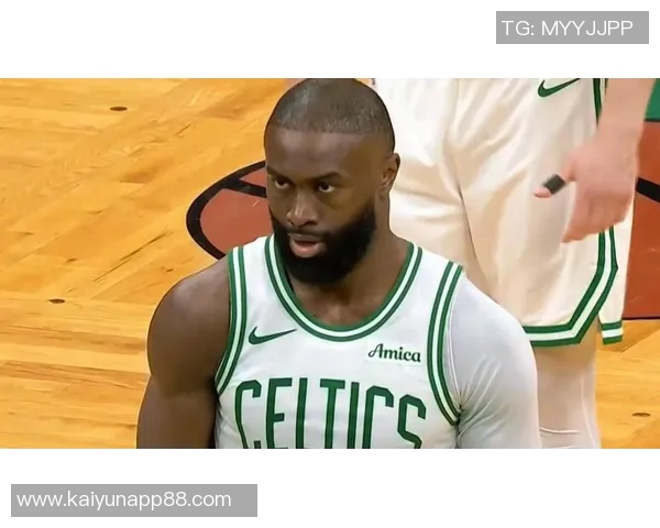 凯尔特人半场领先活塞杰伦布朗表现出色康宁汉姆努力追分